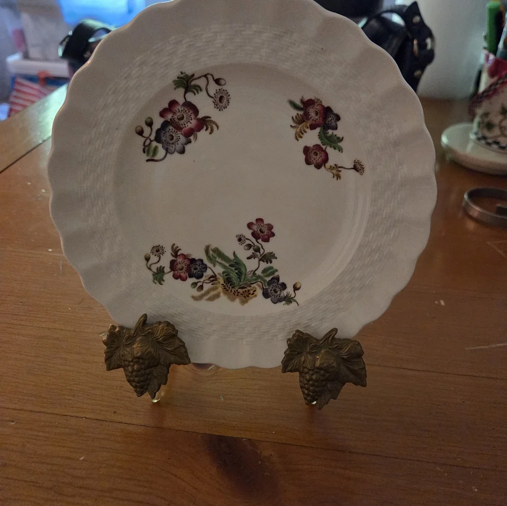 Vintage Brass Grape Leaf Easel